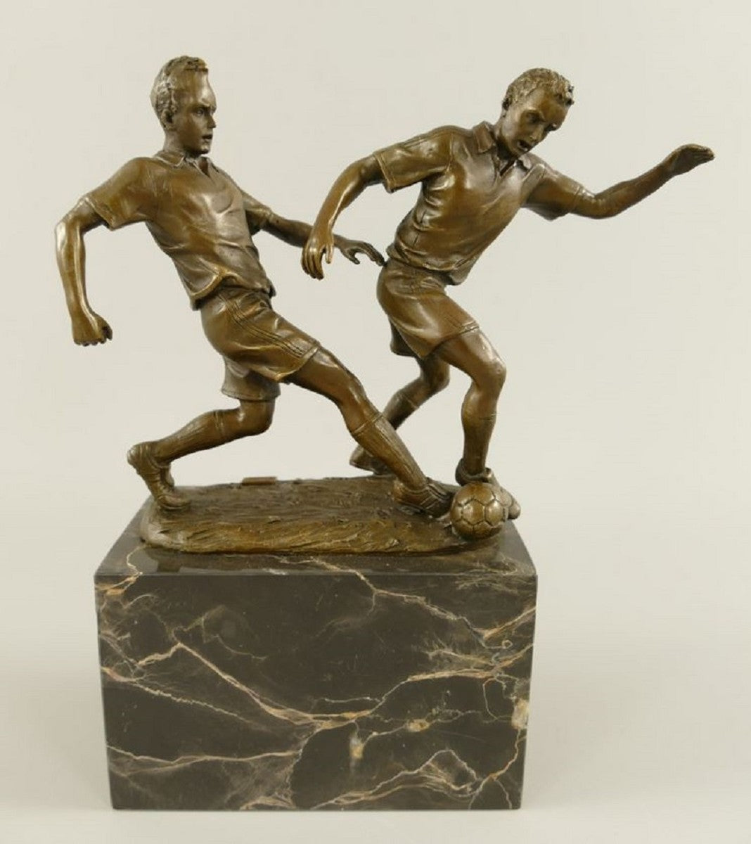 Bronze Skulptur 2 Fußballspieler Bronze / Grau H. 23 cm - Schreibtisch Deko