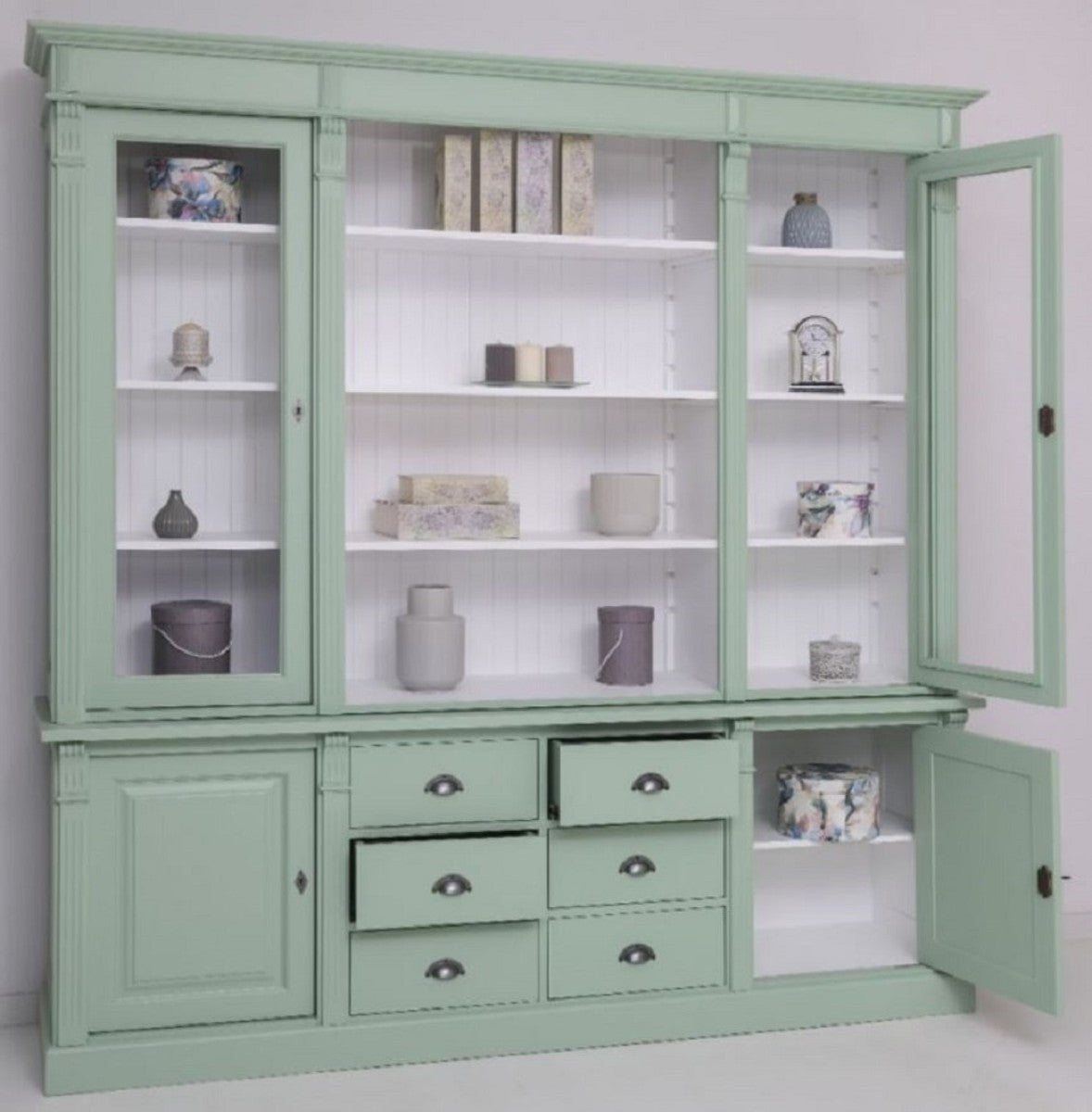 Landhausstil Esszimmerschrank Hellgrün / Weiß 223 x 51 x H. 228 cm - Massivholz Schrank - Küchenschrank - Landhausstil Esszimmer Möbel