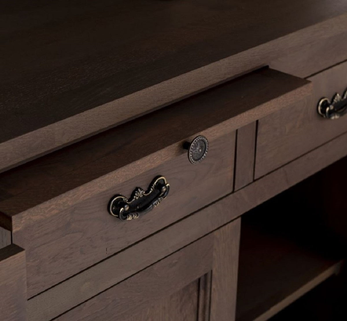 Landhausstil Esszimmerschrank Dunkelbraun 138 x 50 x H. 197 cm - Massivholz Küchenschrank - Esszimmer Möbel im Landhausstil - Landhausstil Esszimmer Einrichtung