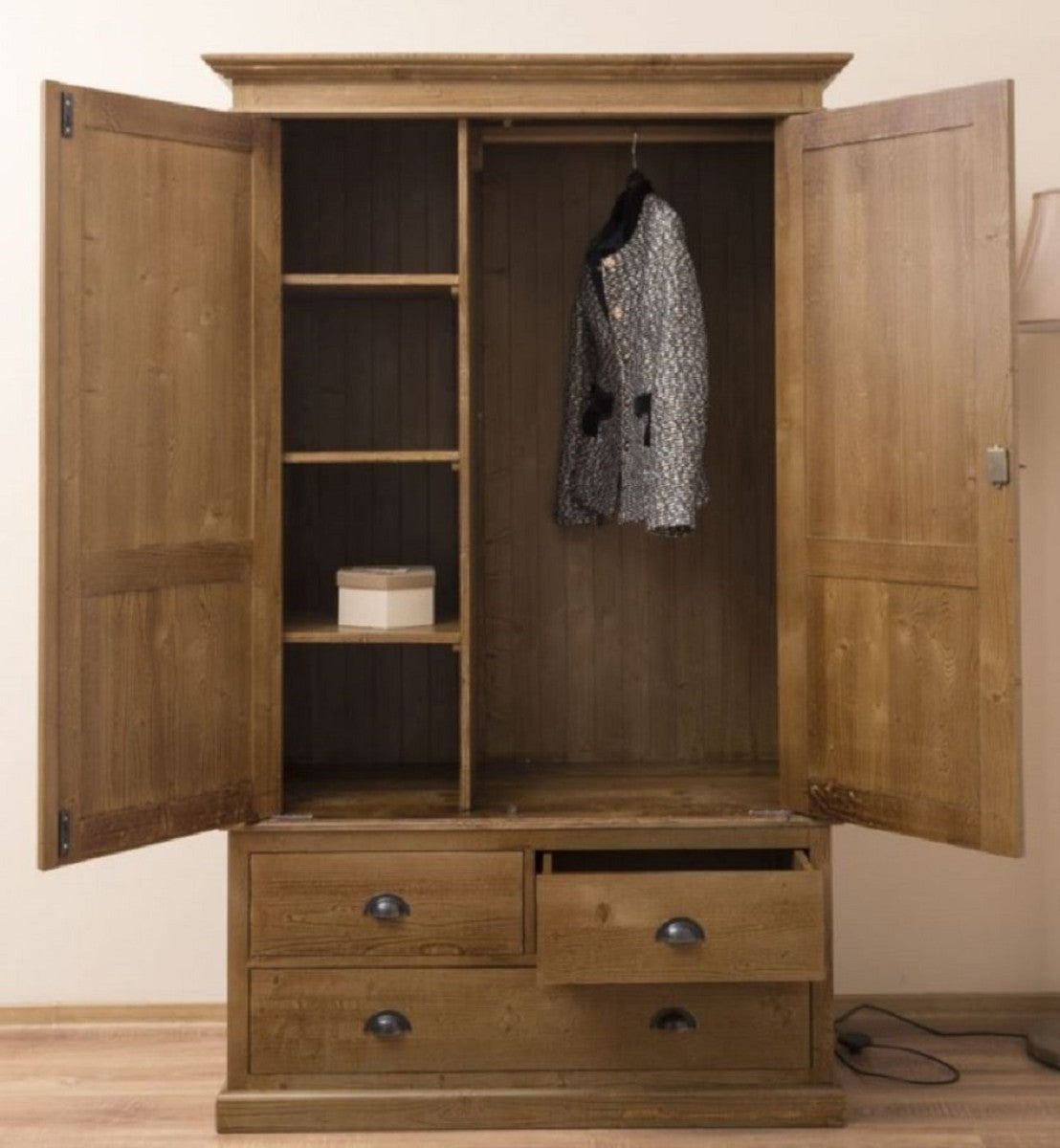 Landhausstil Kleiderschrank Braun 121 x 59 x H. 197 cm - Massivholz Schlafzimmerschrank mit 2 Türen und 3 Schubladen - Landhausstil Schlafzimmer Möbel