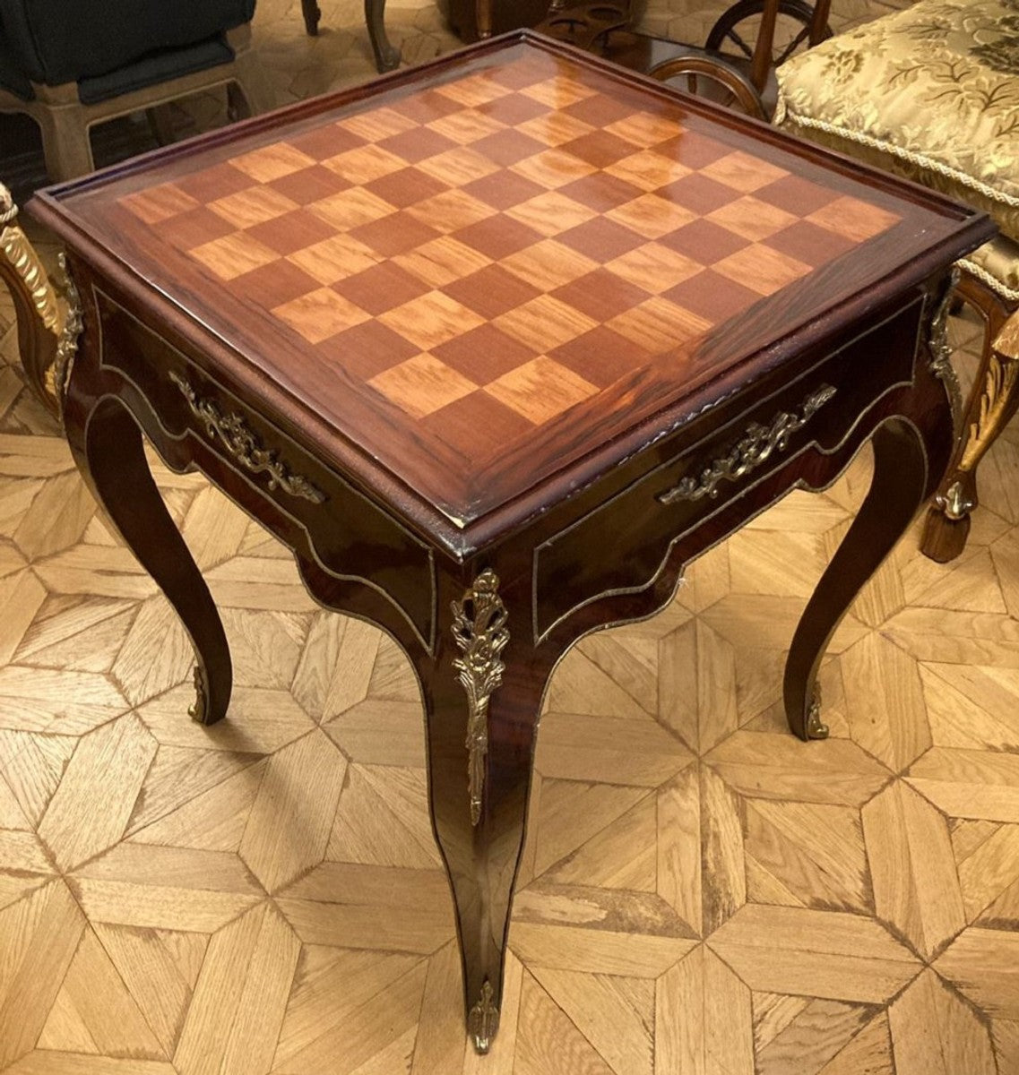 Barock Beistelltisch mit Schach & Backgammon Spielfläche Dunkelbraun / Braun / Messing 60 x 60 x H. 71 cm - Antik Stil Möbel - Barock Möbel - Edel & Prunkvoll