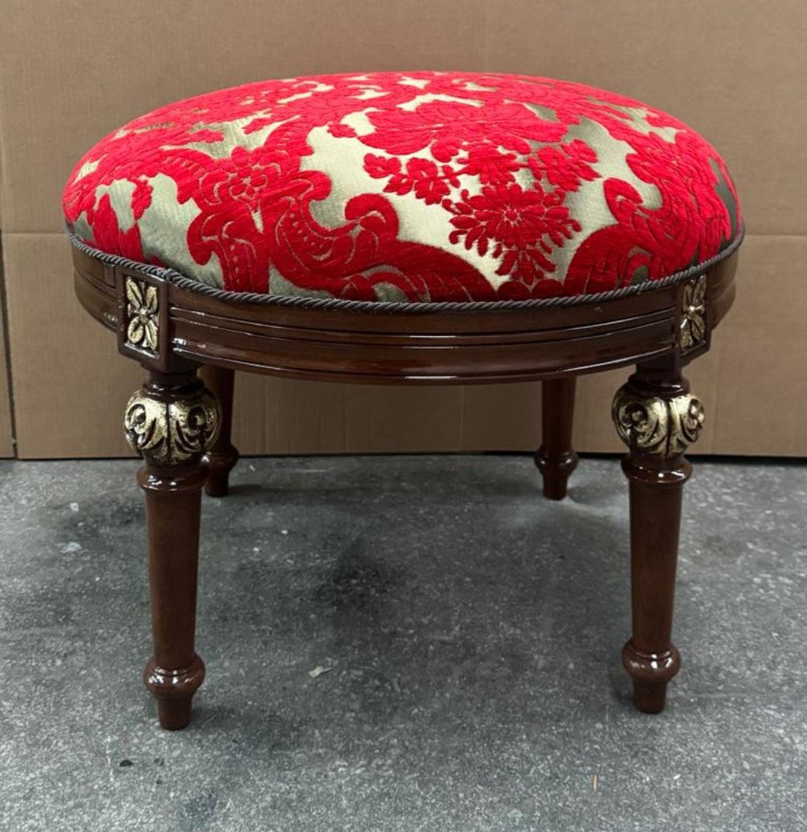 Pompöös by Luxus Barock Hocker - designed by Harald Glööckler