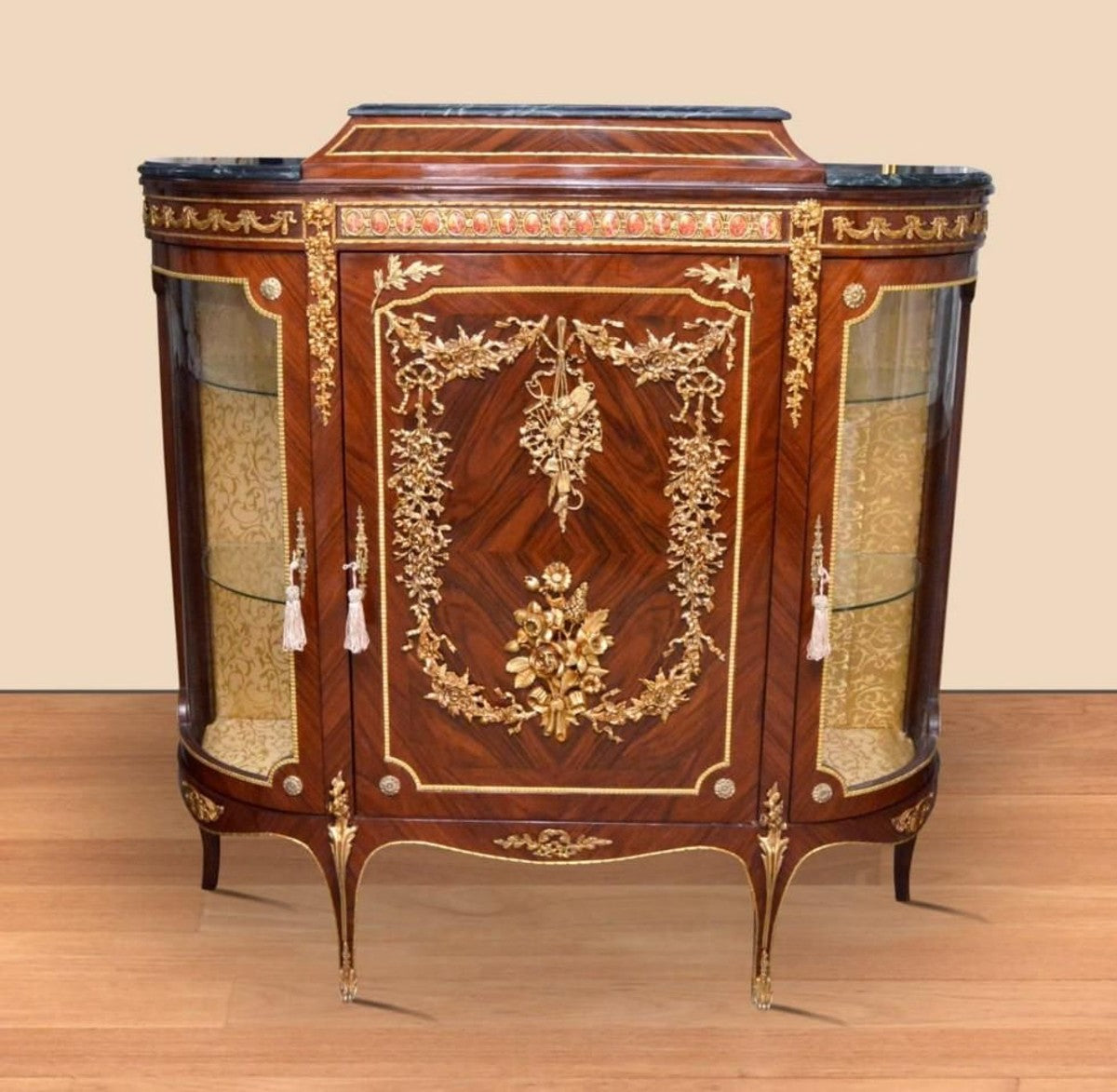 Barock Vitrine Braun / Gold - 140 x 40 x H 145 cm Prunkvoller Barock Vitrinenschrank mit Glastür - Barock Wohnzimmer Möbel