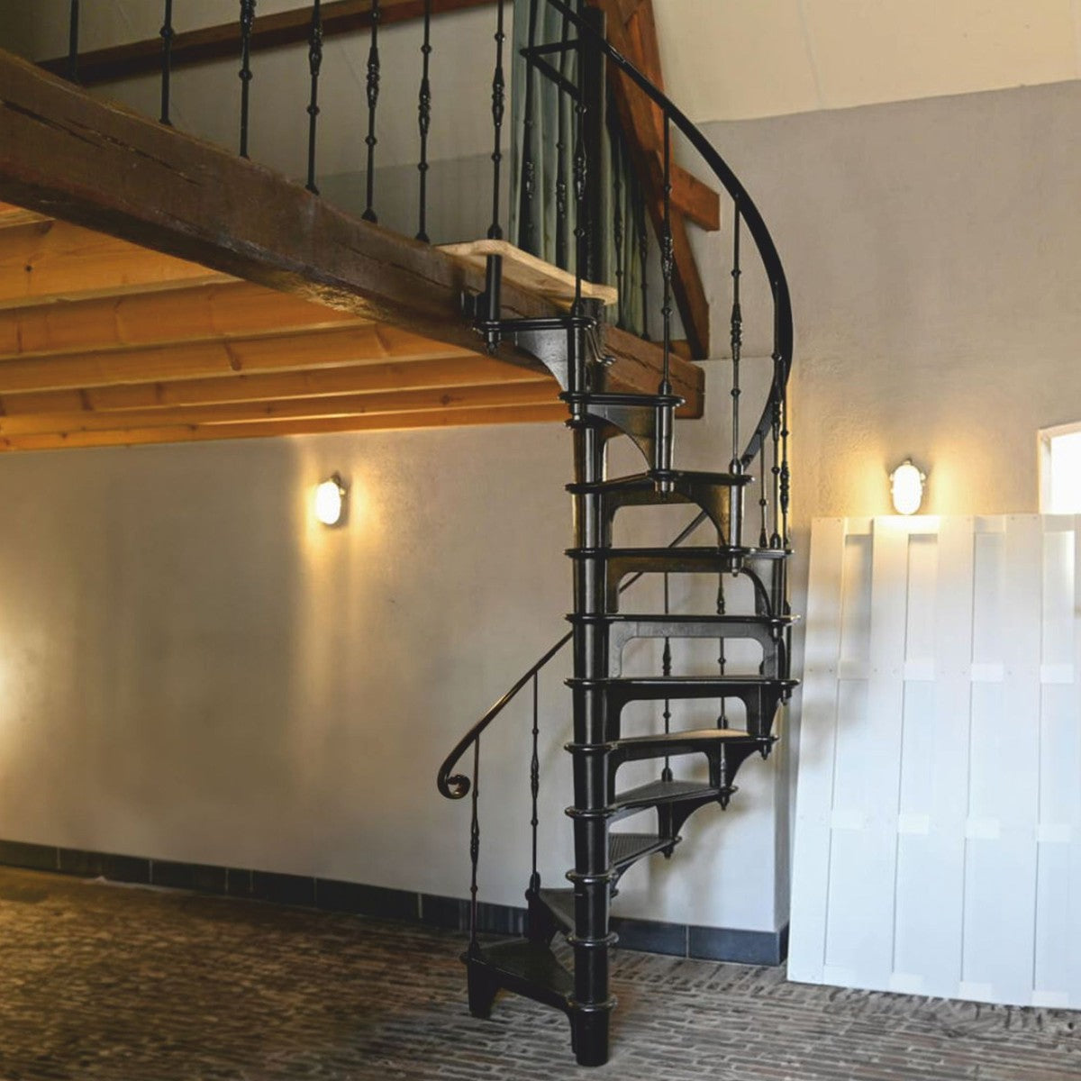 Gusseisen Wendeltreppe mit Geländer linke Seite Schwarz H. 300 cm - Rustikale Spiraltreppe