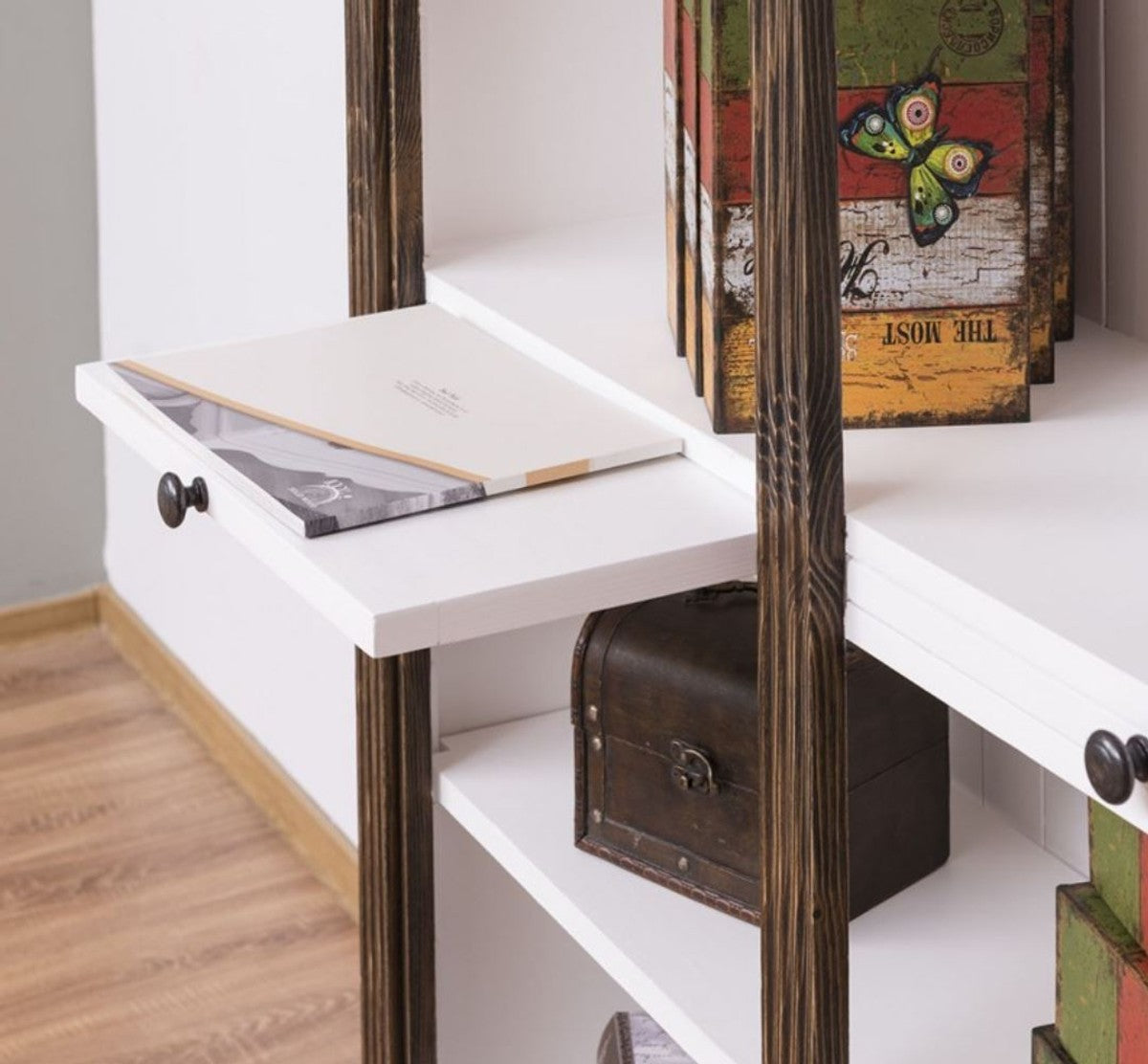 Landhausstil Bücherschrank Braun / Weiß 120 x 37 x H. 197 cm - Massivholz Schrank - Regalschrank - Wohnzimmerschrank - Landhausstil Möbel