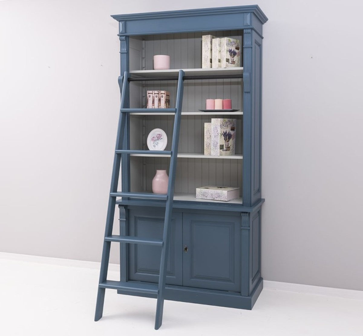 Landhaus Stil Bücherschrank mit Leiter Stahlblau / Grau