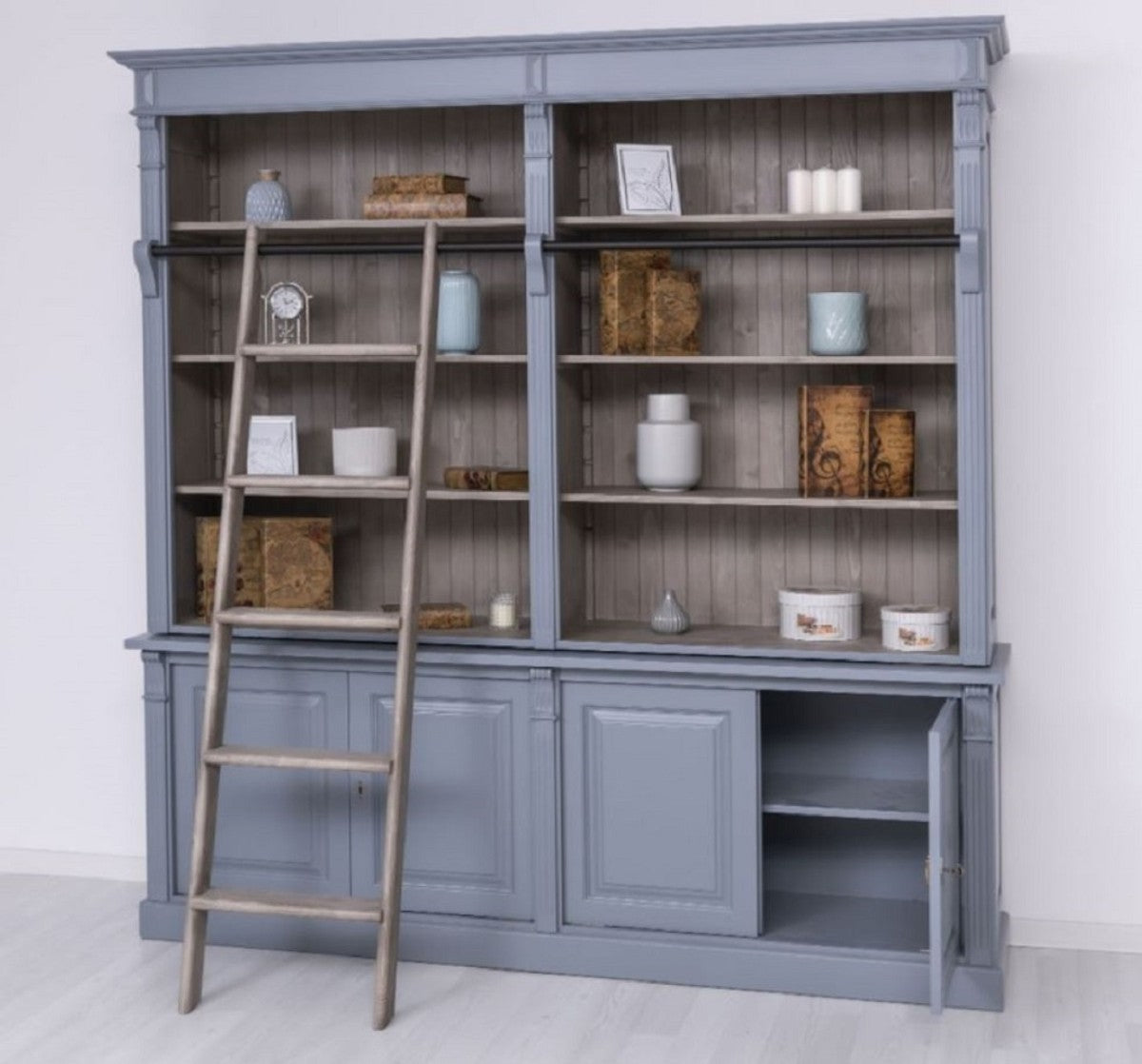 Landhausstil Bücherschrank mit Leiter Hellblau / Grau 223 x 51 x H. 228 cm - Massivholz Schrank - Wohnzimmerschrank - Regalschrank - Büroschrank - Landhausstil Möbel