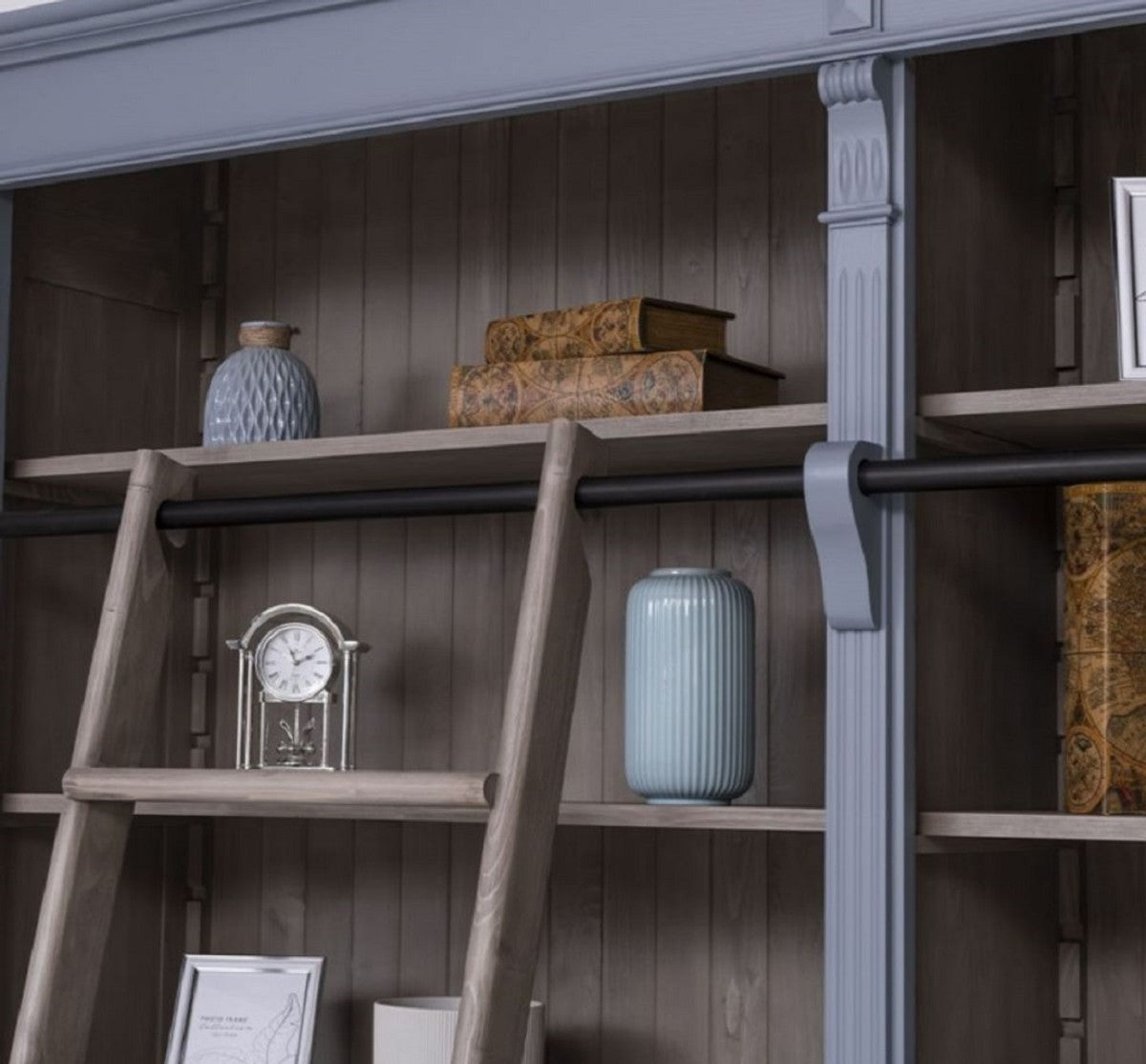 Landhausstil Bücherschrank mit Leiter Hellblau / Grau 223 x 51 x H. 228 cm - Massivholz Schrank - Wohnzimmerschrank - Regalschrank - Büroschrank - Landhausstil Möbel
