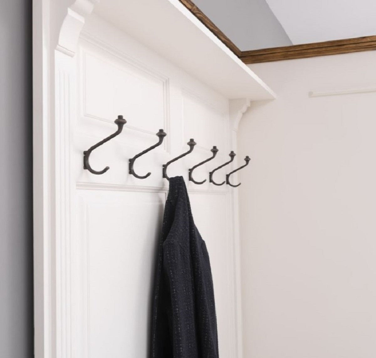 Landhausstil Garderobenschrank Weiß / Braun 205 x 65 x H. 210 cm - Massivholz Garderobe - Flur Schrank - Garderoben Möbel - Massivholz Möbel - Landhausstil Möbel