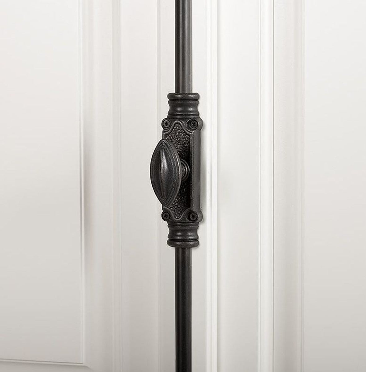 Massivholz Schrank Weiß mit großzügigem Stauraum 48 x 88 x 245cm mit 4 Türen