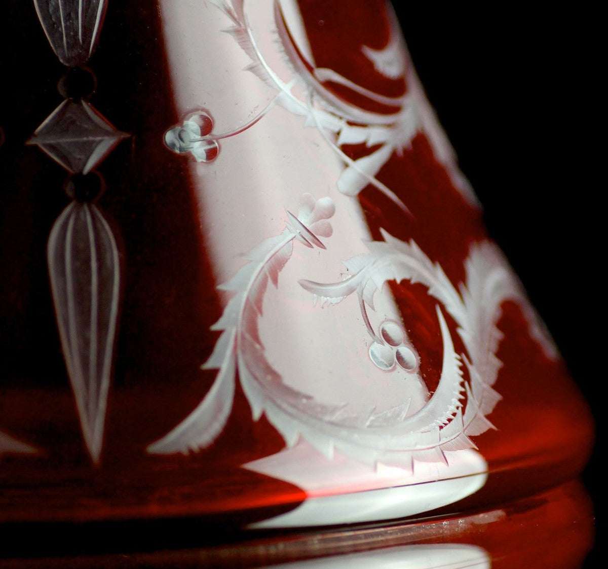 Luxus Weinkaraffe Rot / Silber Ø 17 x H. 36 cm - Mundgeblasene und handgravierte Glas Karaffe - Hotel & Restaurant Accessoires - Luxus Qualität