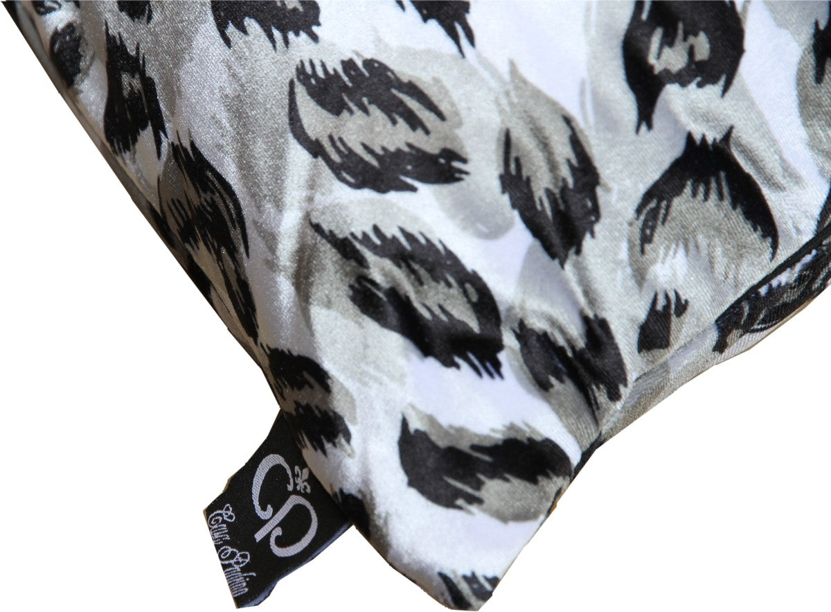 Luxus Wohnzimmer Deko Kissen Milwaukee Weiß / Schwarz / Grau 35 x 55 cm - Feinster Samtstoff - Luxus Kollektion