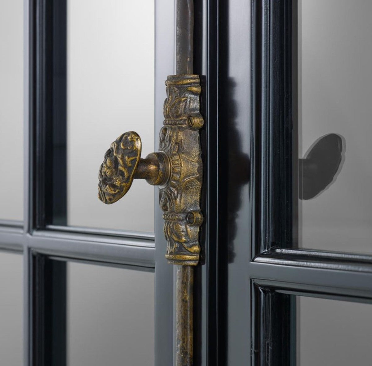 Luxus Wohnzimmerschrank Schwarz 141 x 48 x H. 233 cm - Limited Edition