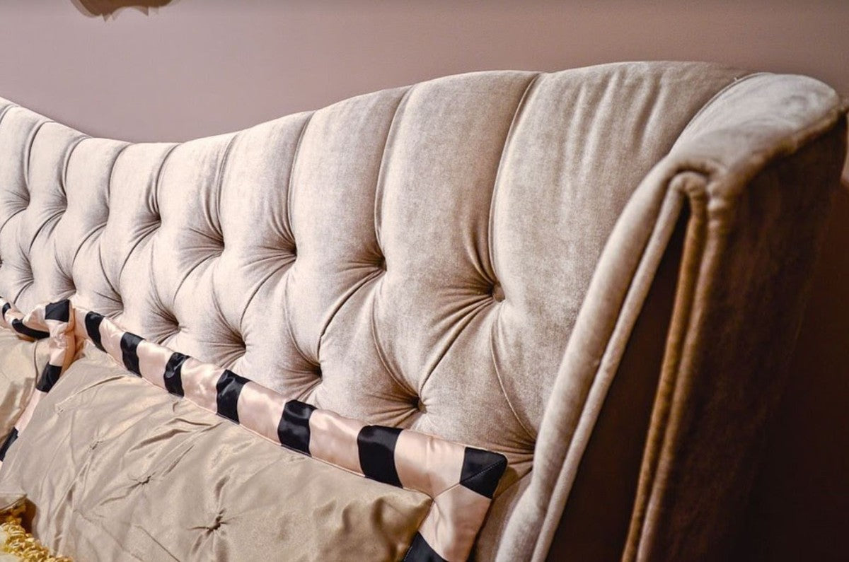 Neoklassisches Doppelbett Grau / Dunkelbraun 240 x 230 x H. 134 cm - Massivholz Bett mit Kopfteil und edlem Velourstoff - Schlafzimmer Möbel im Neoklassischem Stil