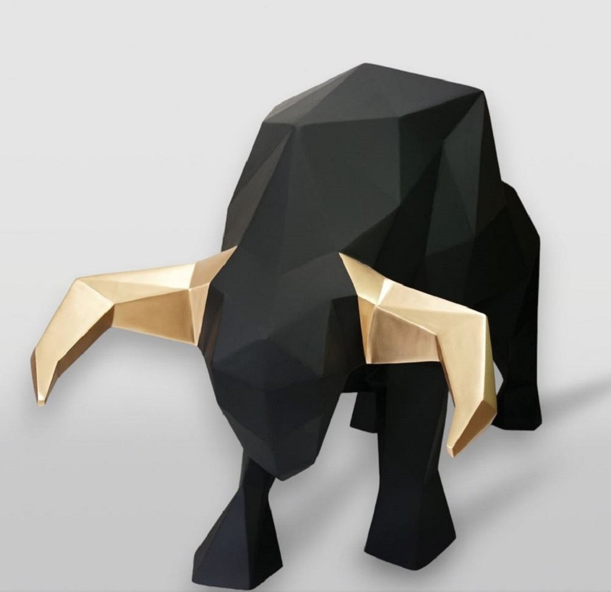 XXL Deko Skulptur Stier Schwarz / Gold 220 cm - Lebensgroße Abstrakte Garten Deko Figur