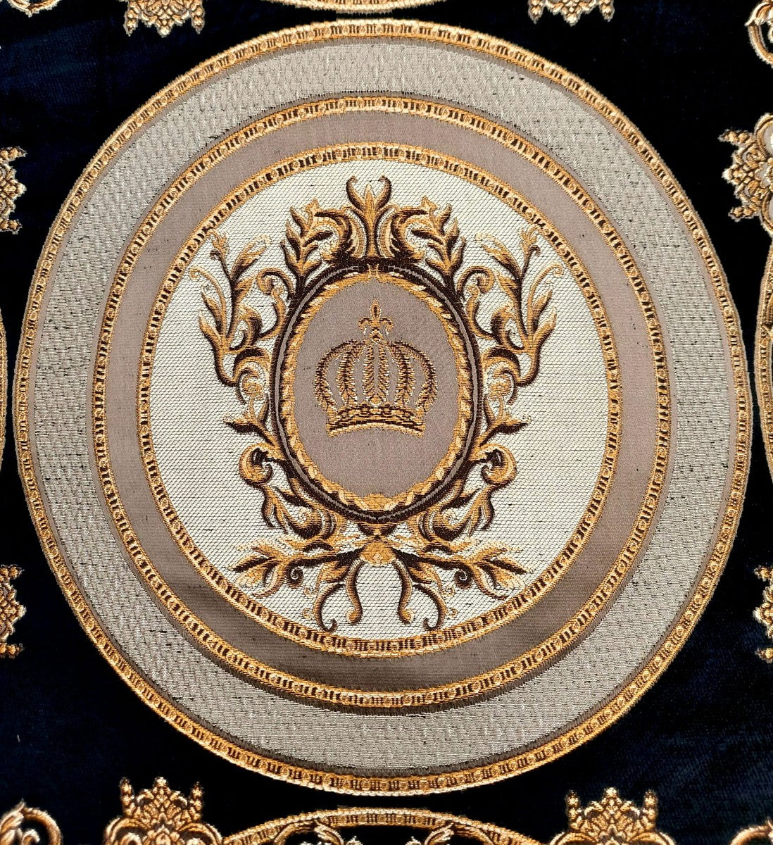 Harald Glööckler Luxus Deko Kissen Pompöös by Schwarz / Creme / Braun / Gold - Glööckler Kissen - Designer Zierkissen - Harald Glööckler Designer Deko Accessoires - Luxus Qualität