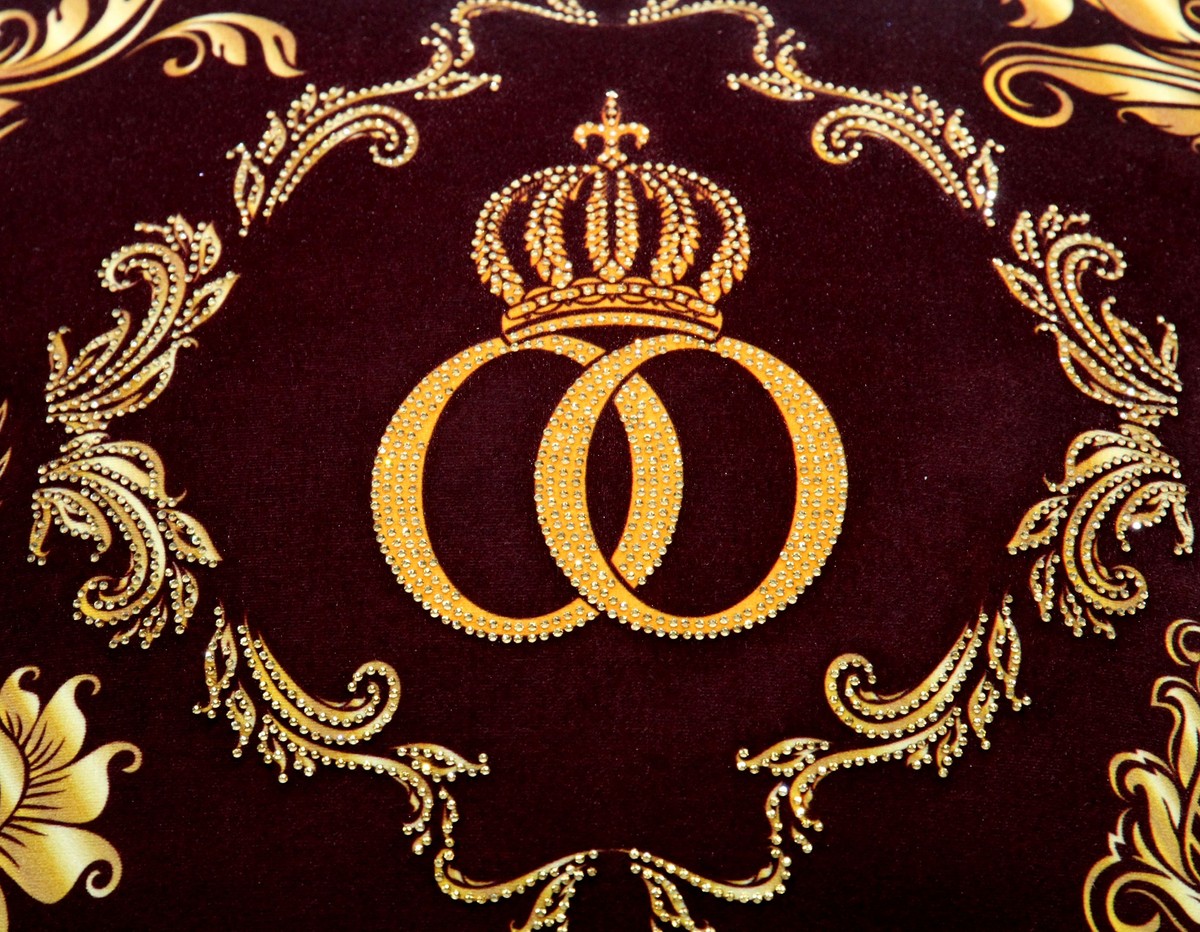 Harald Glööckler Pompöös Kissen by Bordeauxrot / Gold Krone Deluxe mit Strass Steinen - Glööckler Luxus Barock Kissen